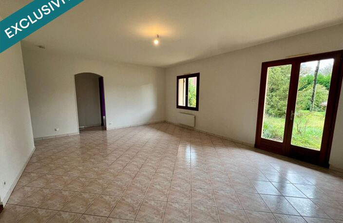 Maison avec dépendance, garage et terrain arboré / — photo 4