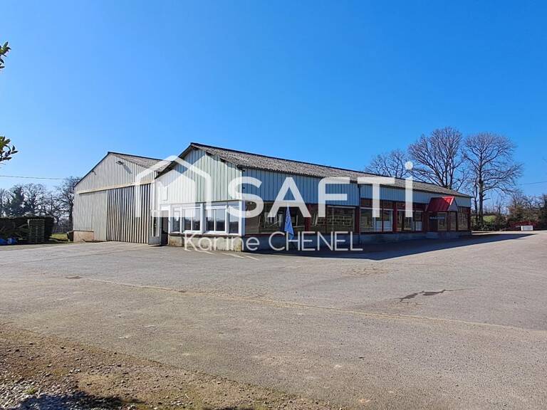 Locals d'activités de 1000m² sur 6675m² terrain — photo 1
