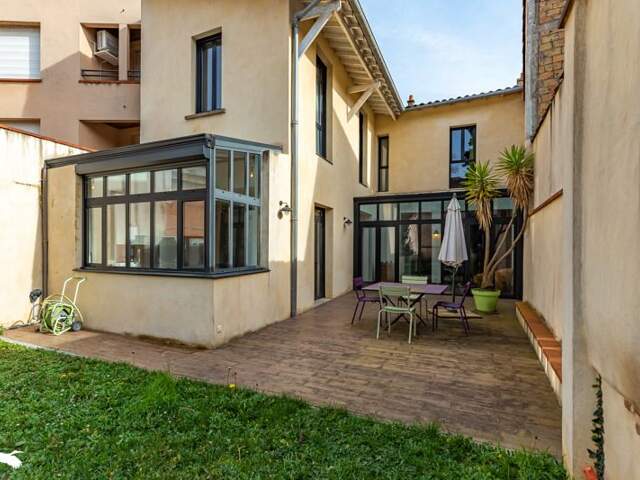 Maison de ville de 8 pièces principales — photo du bien
