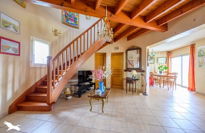 Villa de 7 pièces principales — photo 2