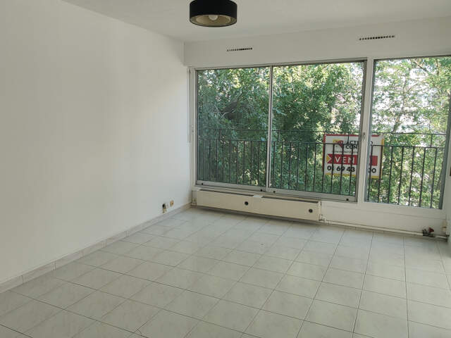 F4 80m2 avec balcon, cave et 2 parkings privatifs - Proche t — photo du bien