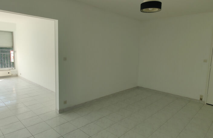 F4 80m2 avec balcon, cave et 2 parkings privatifs - Proche t — photo 2