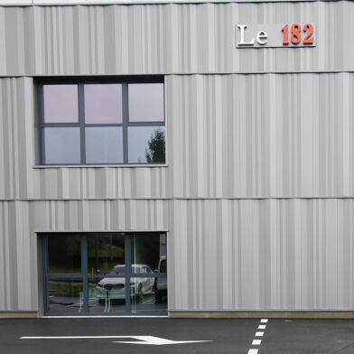 Local industriel  393000 €