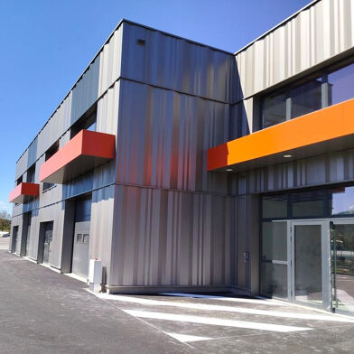 Local industriel  649000 €