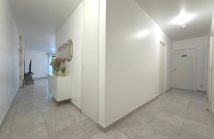 Appartement À Vendre — photo 3