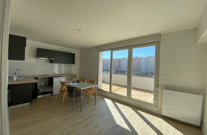 T3 NEUF DERNIER ETAGE - METRO BARRIERE DE PARIS - MINIMES - 2 TERRASSES ET 2 PARKINGS SSOL — photo 2