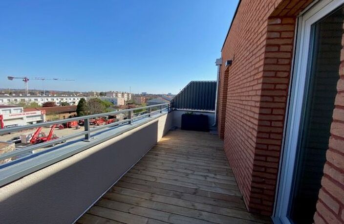T3 NEUF DERNIER ETAGE - METRO BARRIERE DE PARIS - MINIMES - 2 TERRASSES ET 2 PARKINGS SSOL — photo 4