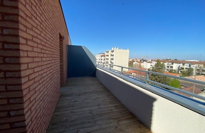 T3 NEUF DERNIER ETAGE - METRO BARRIERE DE PARIS - MINIMES - 2 TERRASSES ET 2 PARKINGS SSOL — photo 5