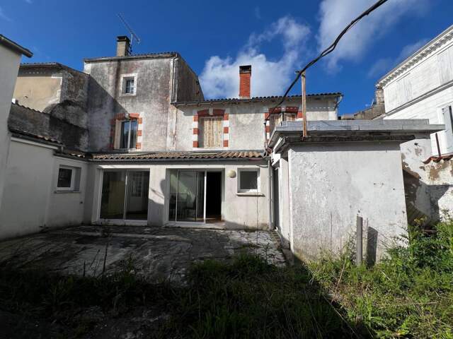 Maison d'habitation 222m2 + local commercial 57m2 à vendre centre ville de COZES — photo du bien