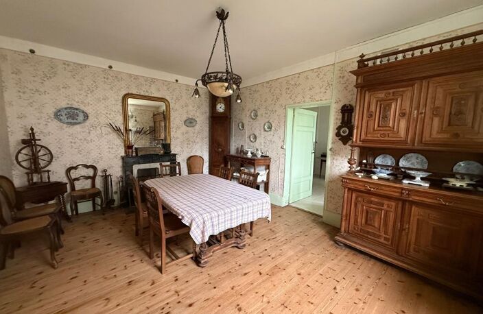 Maison charentaise 5 pièces avec 1 926m2 de terrain divisible CENTRE VILLE DE COZES — photo 4