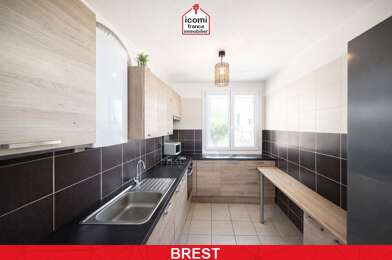 Appartement 6 pièces 180490 €