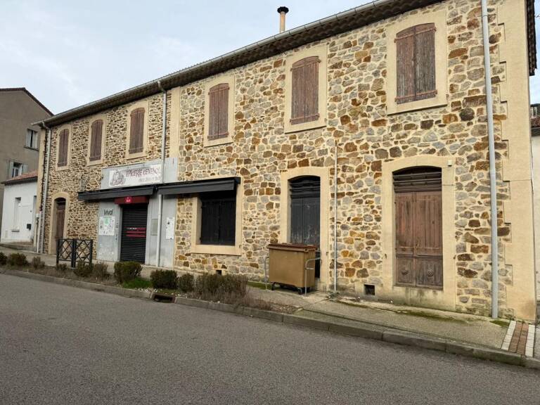  ✨ OPPORTUNITÉ RARE – IMMEUBLE COMMERCIAL + HABITATION – FORT POTENTIEL ✨  — photo 1