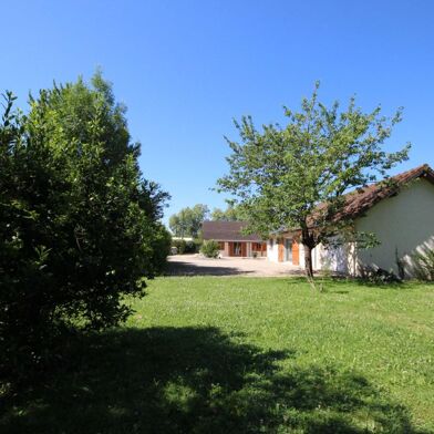 Maison 8 pièces 323300 €