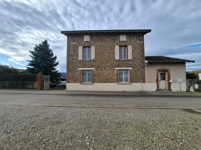 Maison de 128m² , dépendances de 120m² et terrain de 800m² — photo du bien