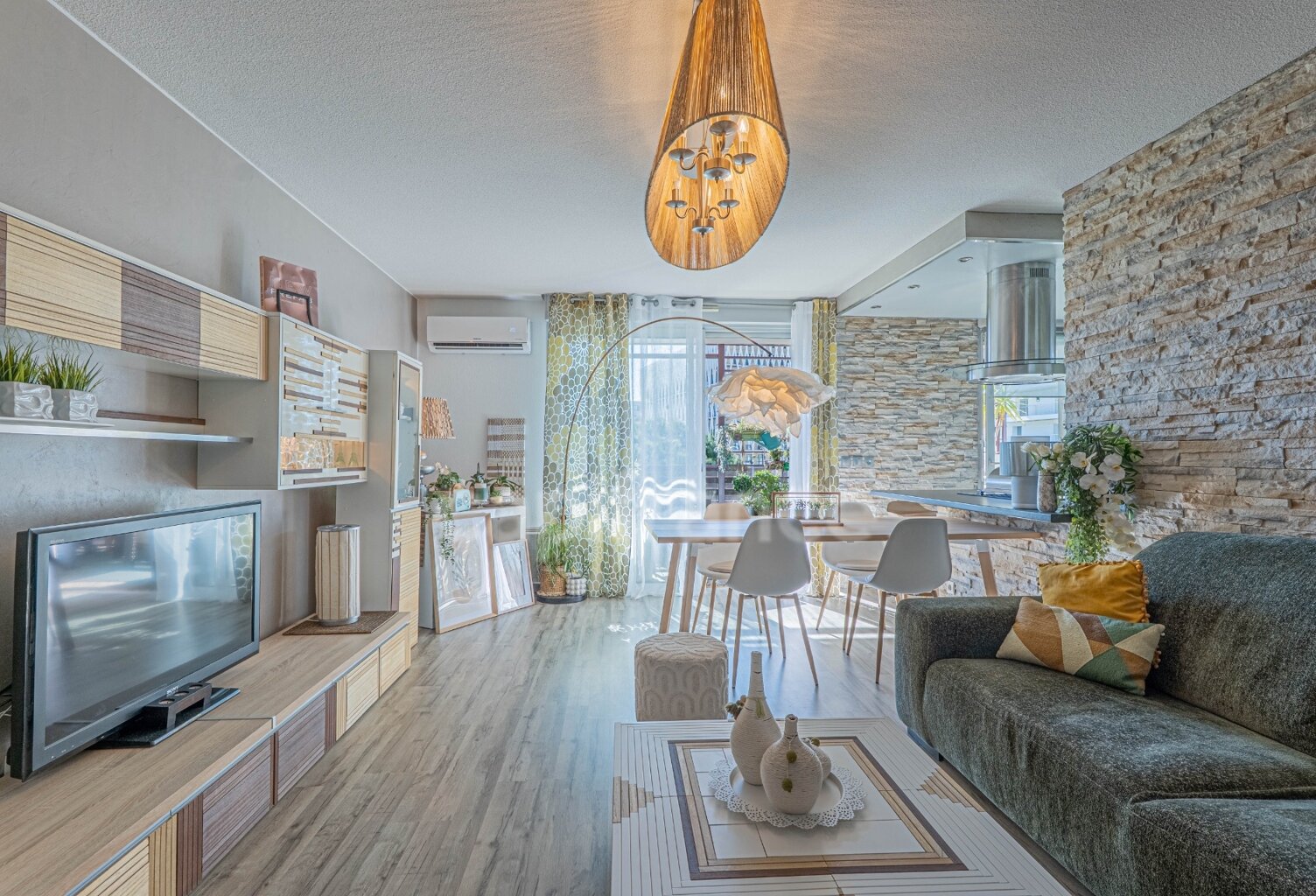 APPARTEMENT bio-climatique 4 pièces avec terrasse - Garage fermé en s/sol - PAS DE TRAVAUX — photo 1
