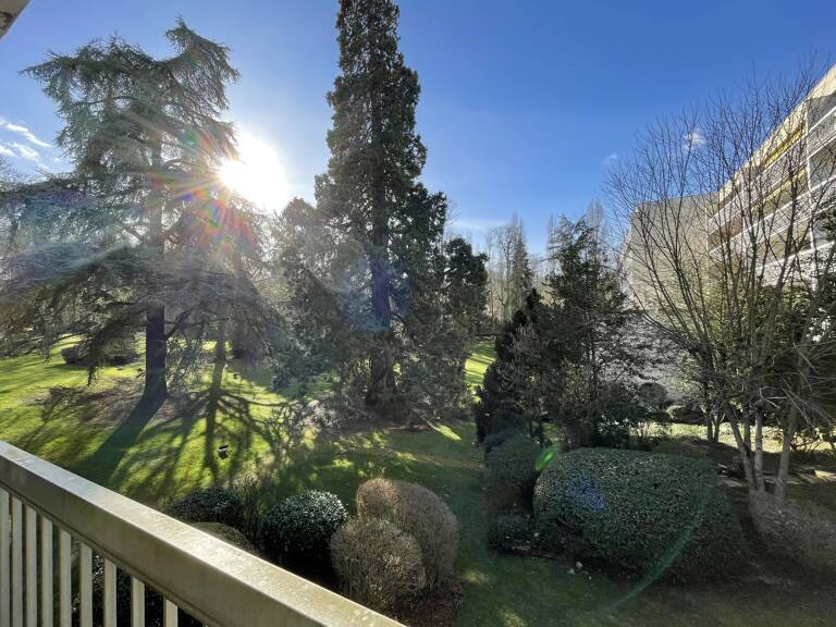 Appartement familial traversant, terrasse de 22 m², 4 chambres, double box et vue sur parc — photo 1