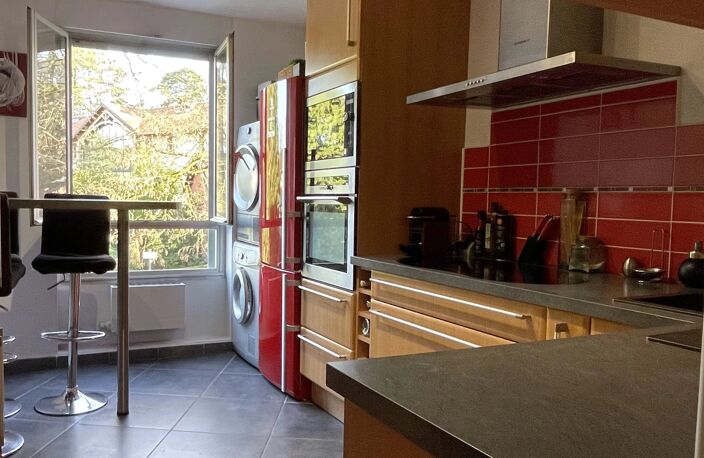 Appartement familial traversant, terrasse de 22 m², 4 chambres, double box et vue sur parc — photo 3