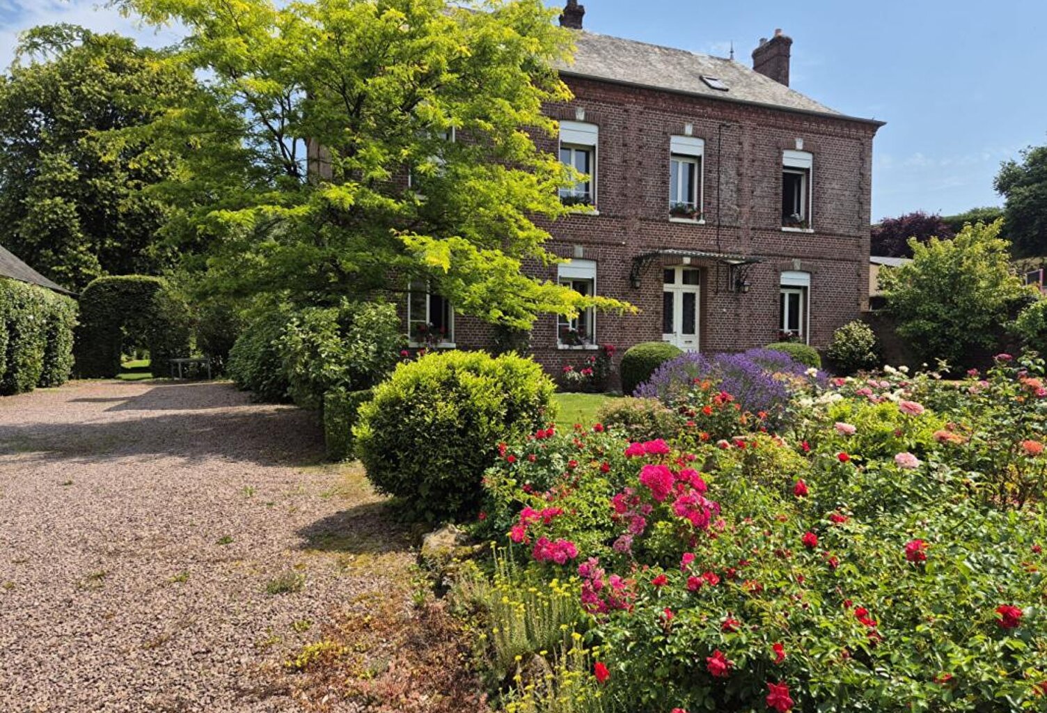 Maison familiale de caractère avec dépendance et vaste terrain arboré : un cadre de vie rare — photo 1