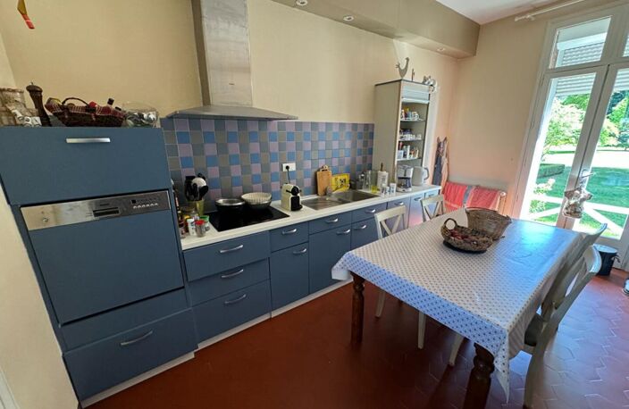 Maison familiale de caractère avec dépendance et vaste terrain arboré : un cadre de vie rare — photo 3