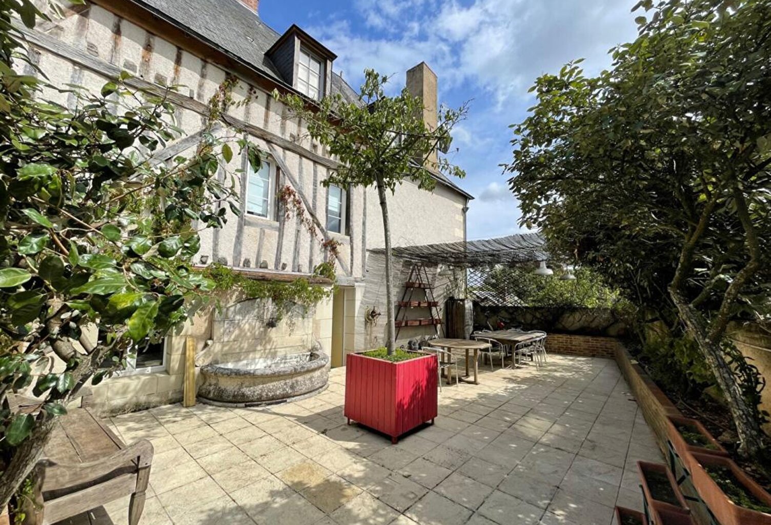 Ancien Hôtel/ secteur touristique/ 9 pièce(s) 203 m2 — photo 1