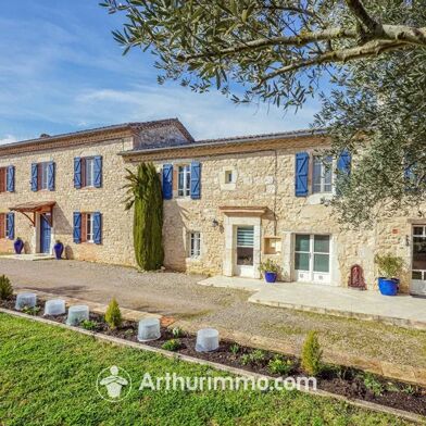Maison 15 pièces 896000 €