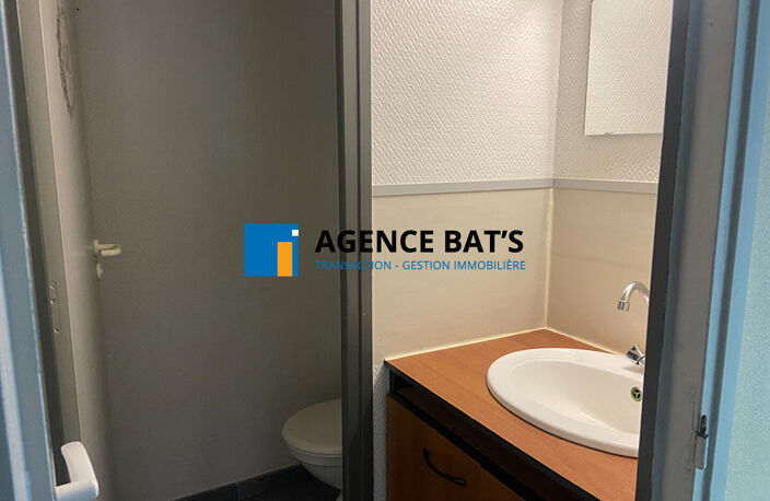 LOCAL COMMERCIAL — photo 3