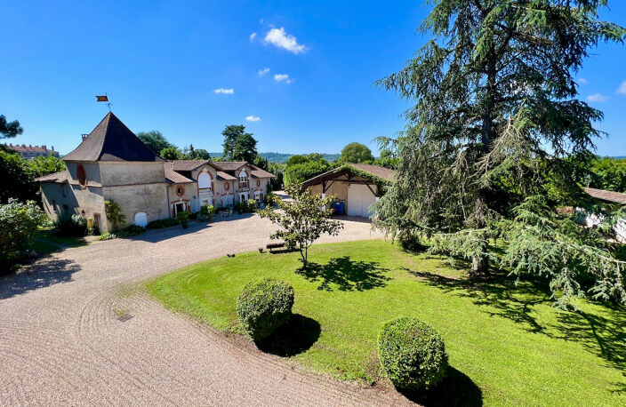 Au coeur du Lot-et-Garonne, à Villeneuve-sur-Lot, à proximité de cinq villages classés parmi « Les Plus Beaux Villages de France », remarquable propriété de prestige composée d'un manoir du XVII? siècle d'environ 410 m², de dépendances aménagées en gîtes — photo 2