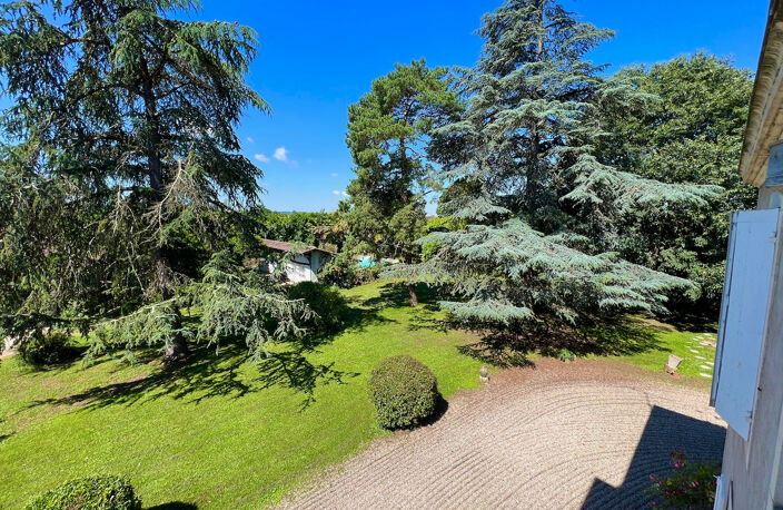 Au coeur du Lot-et-Garonne, à Villeneuve-sur-Lot, à proximité de cinq villages classés parmi « Les Plus Beaux Villages de France », remarquable propriété de prestige composée d'un manoir du XVII? siècle d'environ 410 m², de dépendances aménagées en gîtes — photo 3
