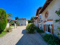 Au coeur du Lot-et-Garonne, à Villeneuve-sur-Lot, à proximité de cinq villages classés parmi « Les Plus Beaux Villages de France », remarquable propriété de prestige composée d'un manoir du XVII? siècle d'environ 410 m², de dépendances aménagées en gîtes — photo 4