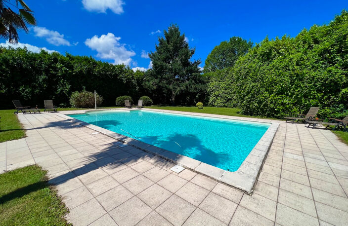 Au coeur du Lot-et-Garonne, à Villeneuve-sur-Lot, à proximité de cinq villages classés parmi « Les Plus Beaux Villages de France », remarquable propriété de prestige composée d'un manoir du XVII? siècle d'environ 410 m², de dépendances aménagées en gîtes — photo 5