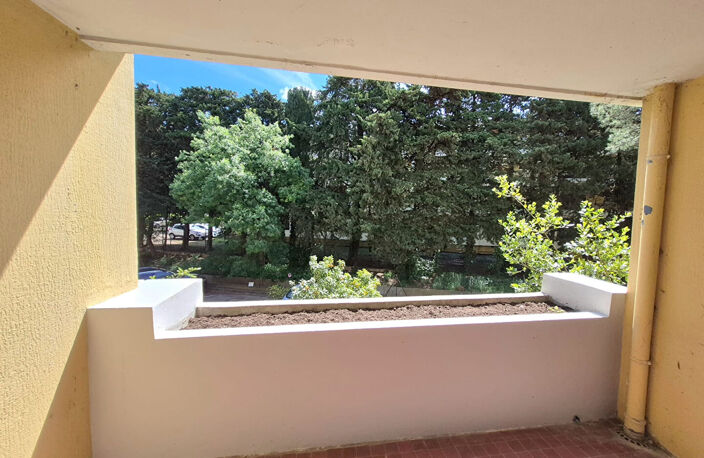 A VENDRE UN APPARTEMENT DE TYPE 2 DANS LE CENTRE DE CARRY-LE-ROUET AVEC UNE PLACE DE PARKING — photo 3