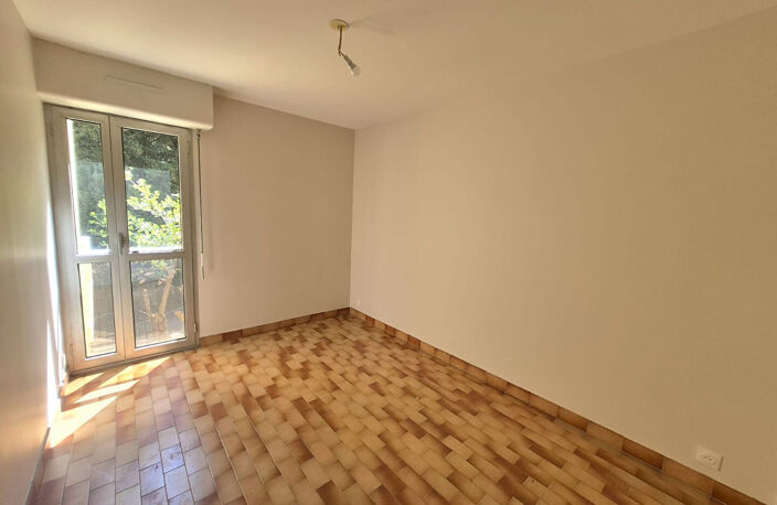 A VENDRE UN APPARTEMENT DE TYPE 2 DANS LE CENTRE DE CARRY-LE-ROUET AVEC UNE PLACE DE PARKING — photo 4