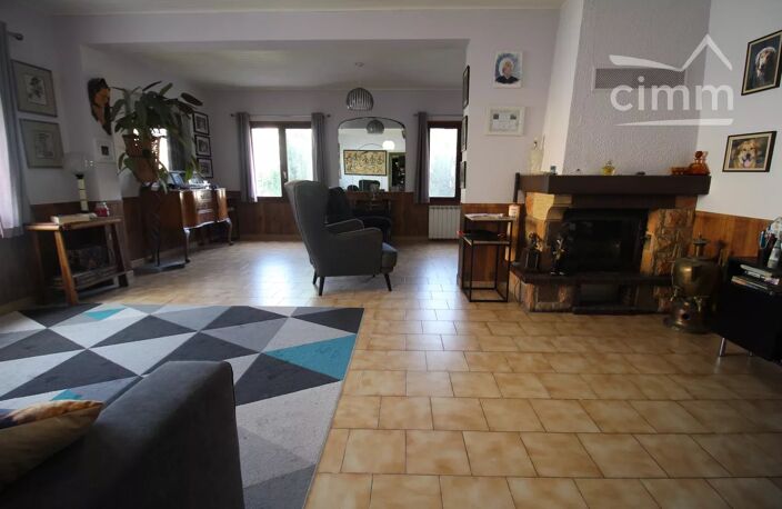 A vendre maison de plain pied avec jardin, atelier et garages — photo 2
