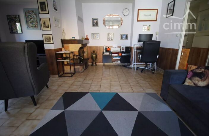 A vendre maison de plain pied avec jardin, atelier et garages — photo 3