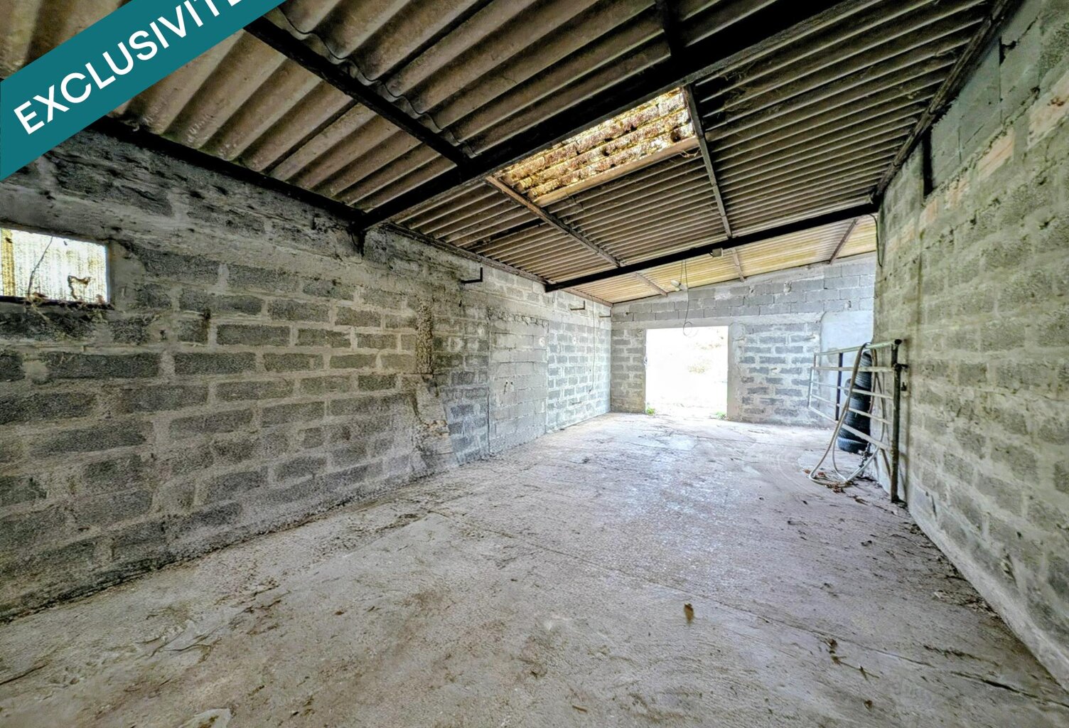 HANGAR / GARAGE  / LOCAL DE STOCKAGE / ENTREPOT — photo 1