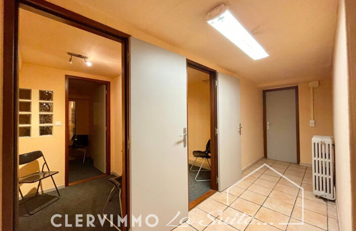 MURS COMMERCIAUX 118 M2 BOIS LE MAITRE — photo 4