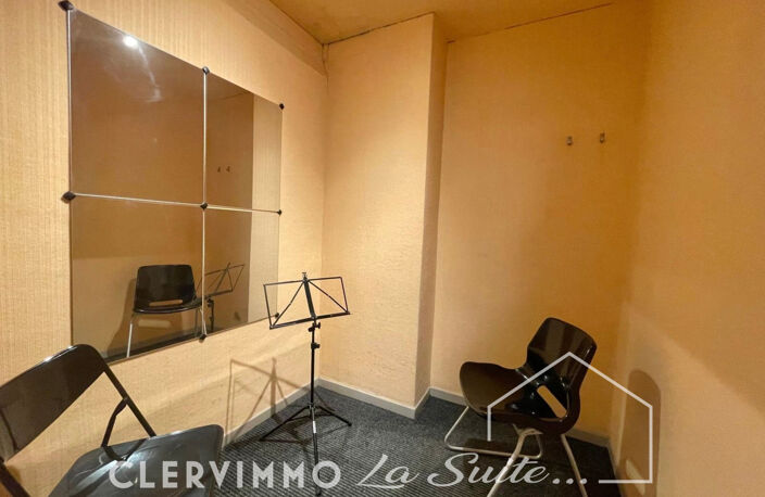 MURS COMMERCIAUX 118 M2 BOIS LE MAITRE — photo 5