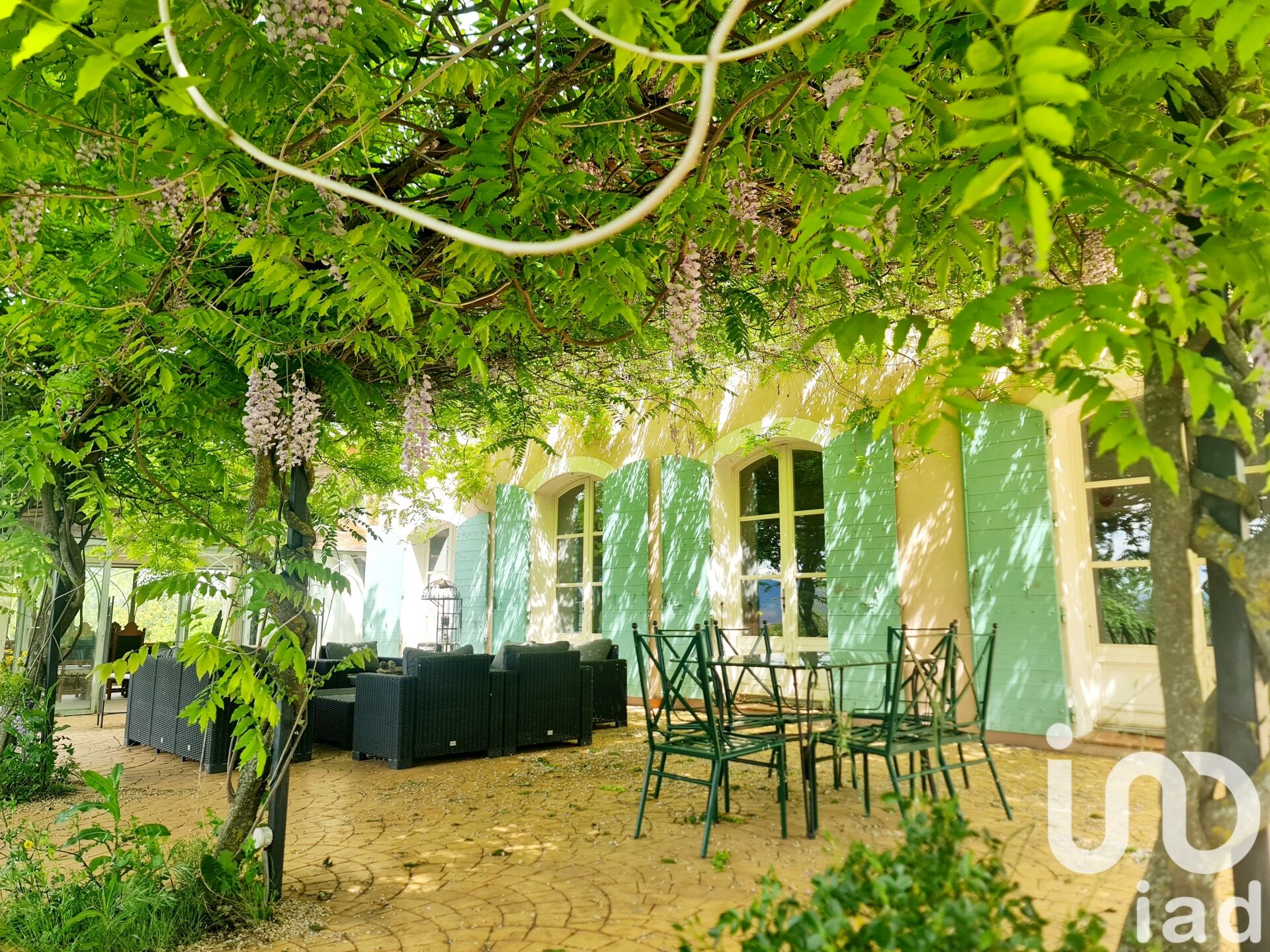 St-Maximin-La-Ste-Baume - 380m² - 15p. - 12ch.