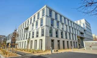 Bureau  3656 m² à louer à Lyon 8 (69008)