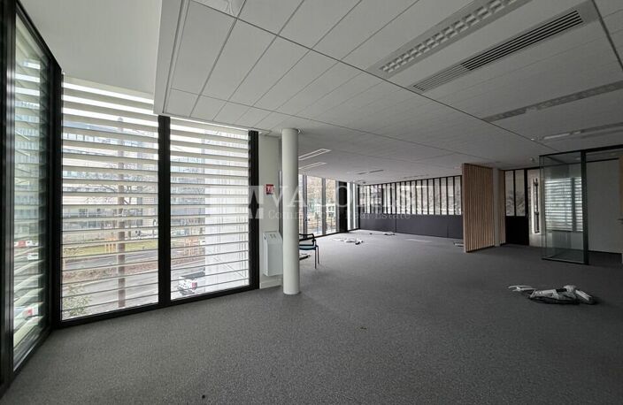 BUREAUX à LOUER — photo 2