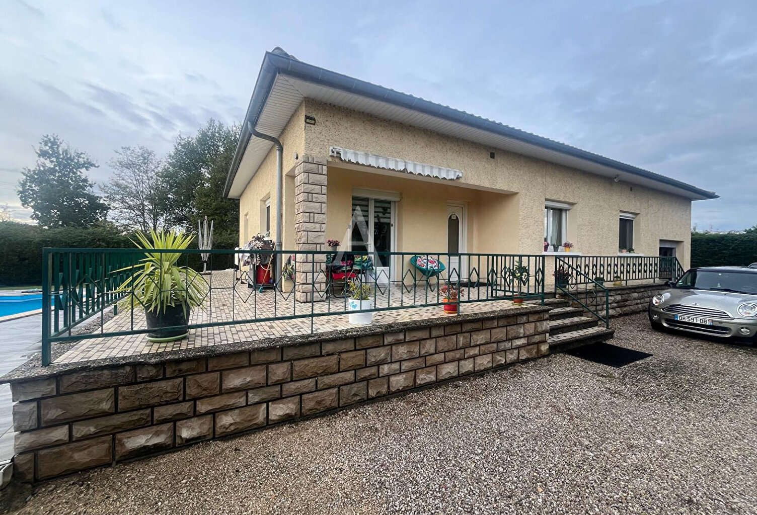Maison de plain-pied avec piscine sur plus de 4 000 m² de terrain arboré — photo 1