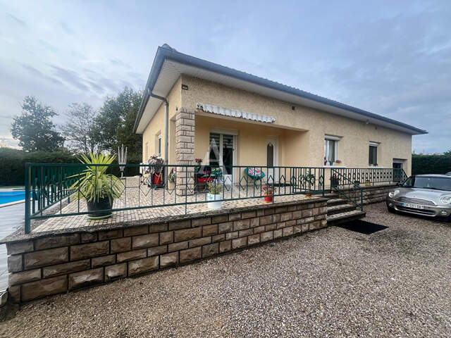 Maison de plain-pied avec piscine sur plus de 4 000 m² de terrain arboré — photo du bien