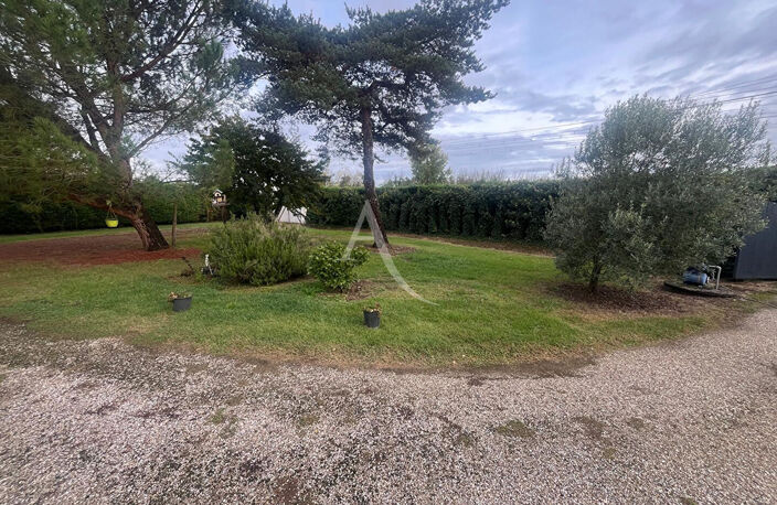 Maison de plain-pied avec piscine sur plus de 4 000 m² de terrain arboré — photo 2