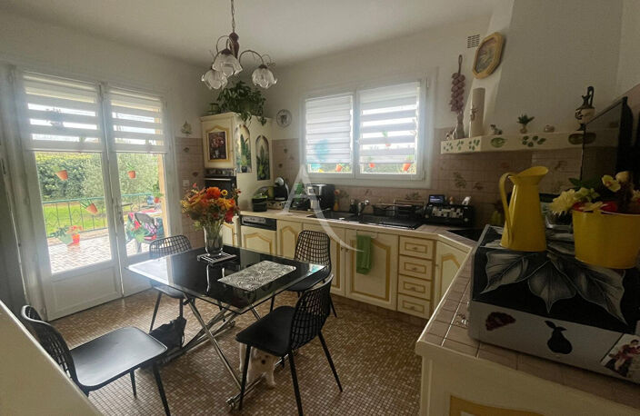 Maison de plain-pied avec piscine sur plus de 4 000 m² de terrain arboré — photo 5