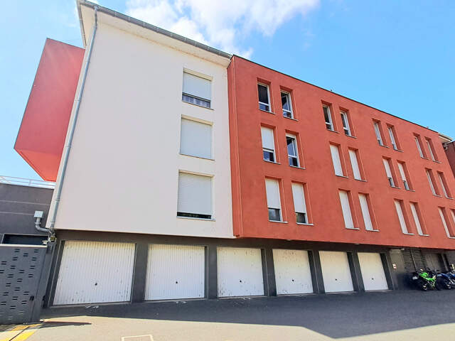 VENDU - Appartement T2 avec deux places de stationnement privatives et terrasse — photo du bien