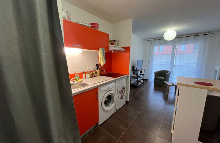 VENDU - Appartement T2 avec deux places de stationnement privatives et terrasse — photo 2