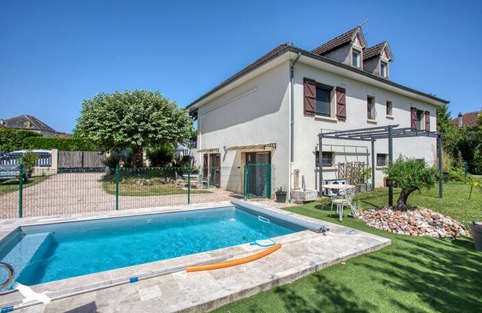 Vente maison 4 pièces 136 m² Vayrac (46110) — photo 2