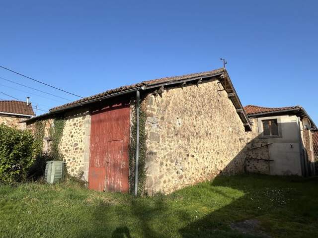 Maison en pierre de 3 pièces principales — photo du bien
