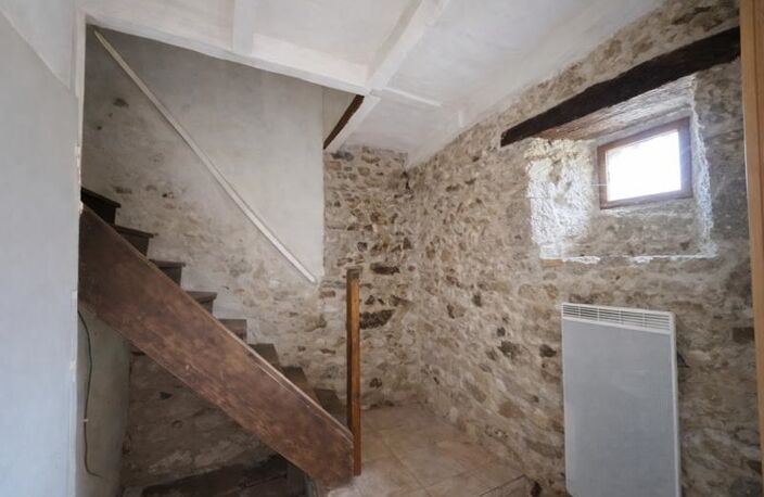 Maison en pierre de 3 pièces principales — photo 3