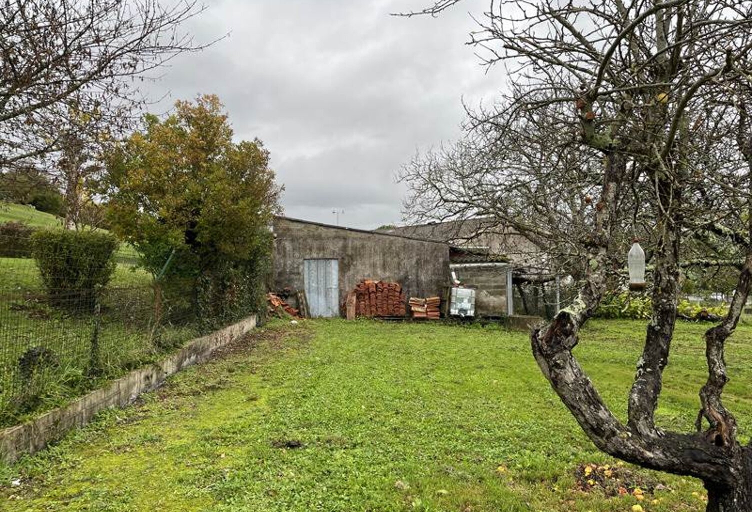 Vente terrain  958 m² Mirambeau (17150) — photo 1